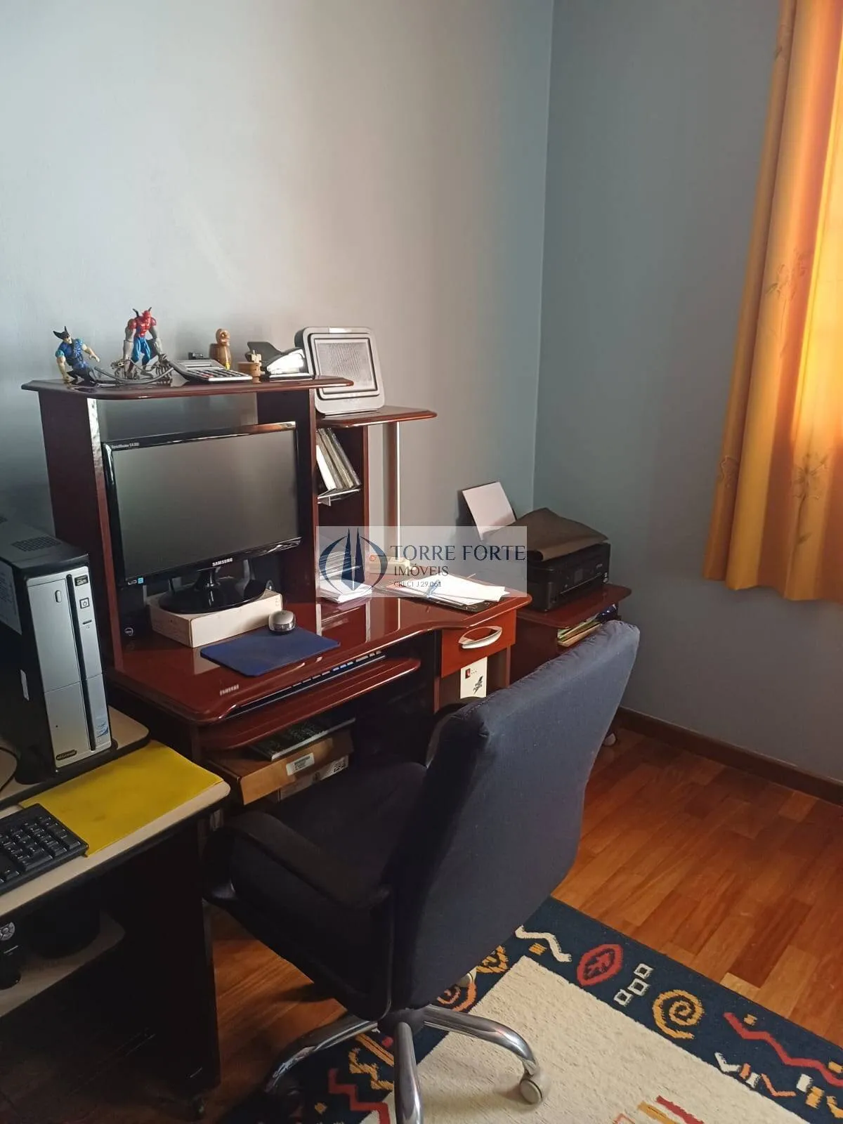 Imagem Ótimo sobrado, espaçoso 288 m² 3 dormitórios 2 suítes sala e garagem ampla