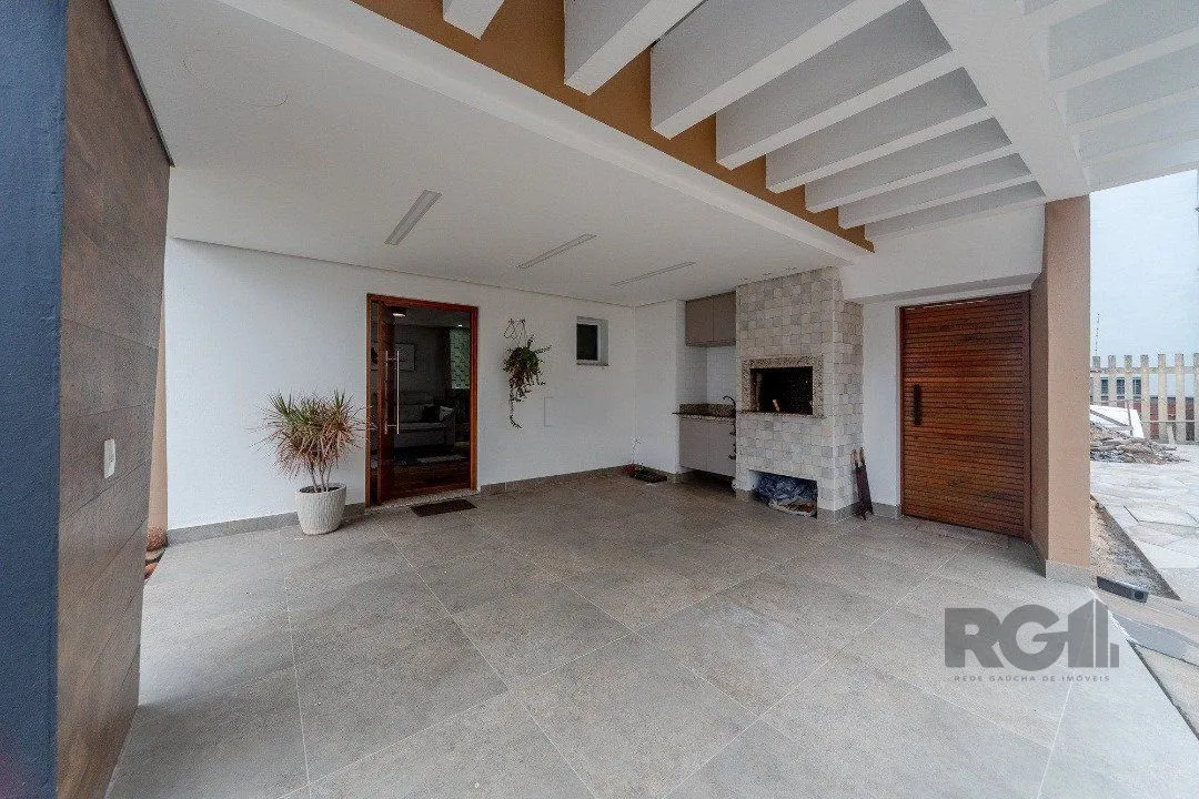 Imagem Casa em condominio com excelente padrão construtivo, possui 3 dormitórios, sendo 1 suíte máster com closet e sacada