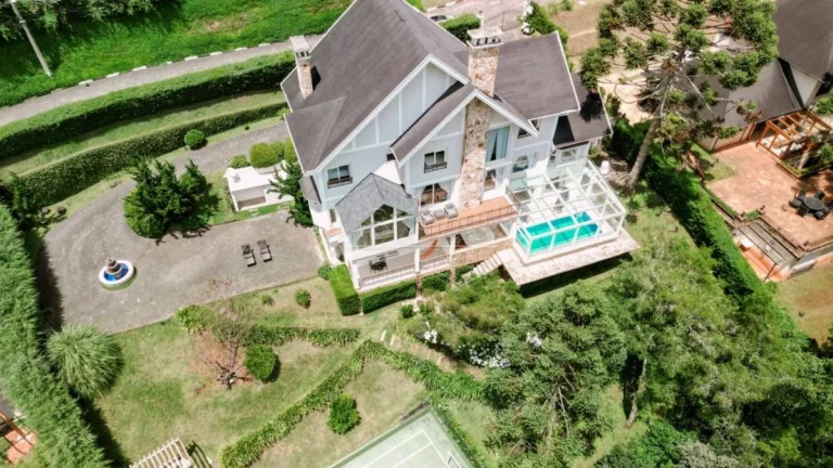 Imagem Charme e Sofisticação em Uma Residência Única