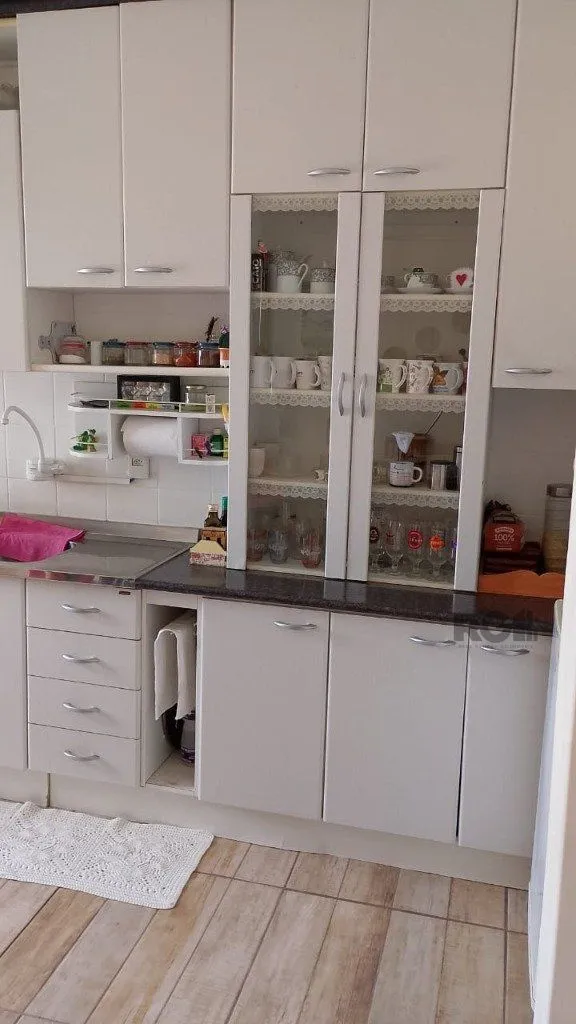 Imagem Com 2 quartos espaçosos, 1 banheiro, e 1 vaga de garagem