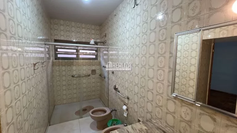Imagem Casa para alugar no bairro Irmãos Soares, em Uberaba - 4 dormitórios e área de lazer!