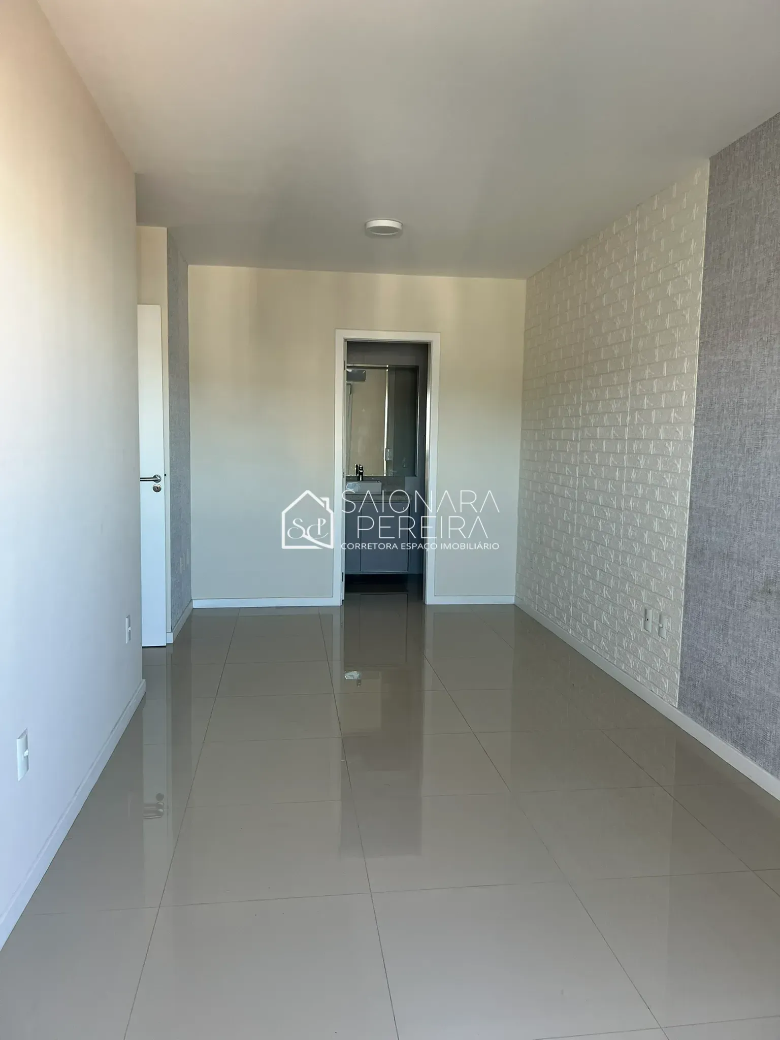 Imagem Apartamento com 2 dormitórios e suíte à venda no bairro Campinas, São José - SC