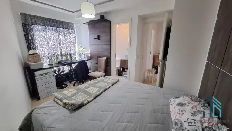 Imagem (Permuta ou financiamento)Sobrado em condomínio, terraço, 03 quartos c/suíte no Vista Alegre em Curitiba PR
