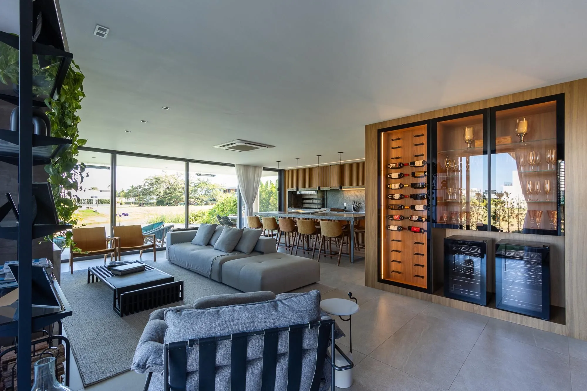 Imagem Casa em Condominio com 348m, 3 suites, 4 vagas de garagem em lote Molhado no Condominio Peninsula Ponta da Figueira.