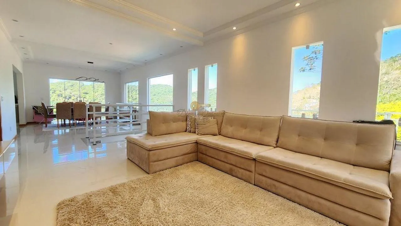 Imagem Casa em Condomínio para Venda em Teresópolis / RJ no bairro Albuquerque