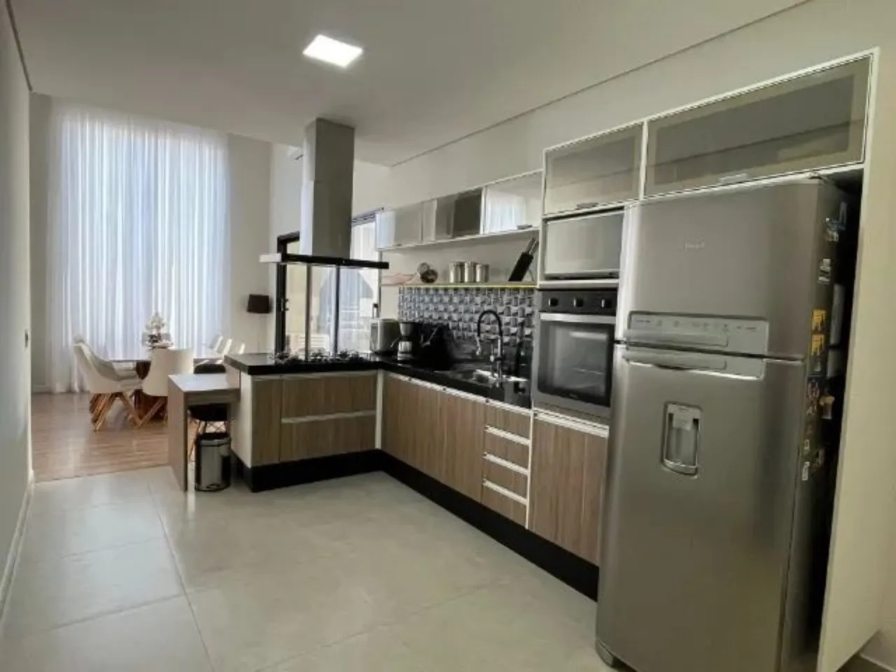 Imagem Casa em Condomínio de Luxo em Sorocaba-SP, 3 Quartos, 3 Suítes, 2 Salas, 5 Banheiros, 4 Vagas, 190m² no Wanel Ville.