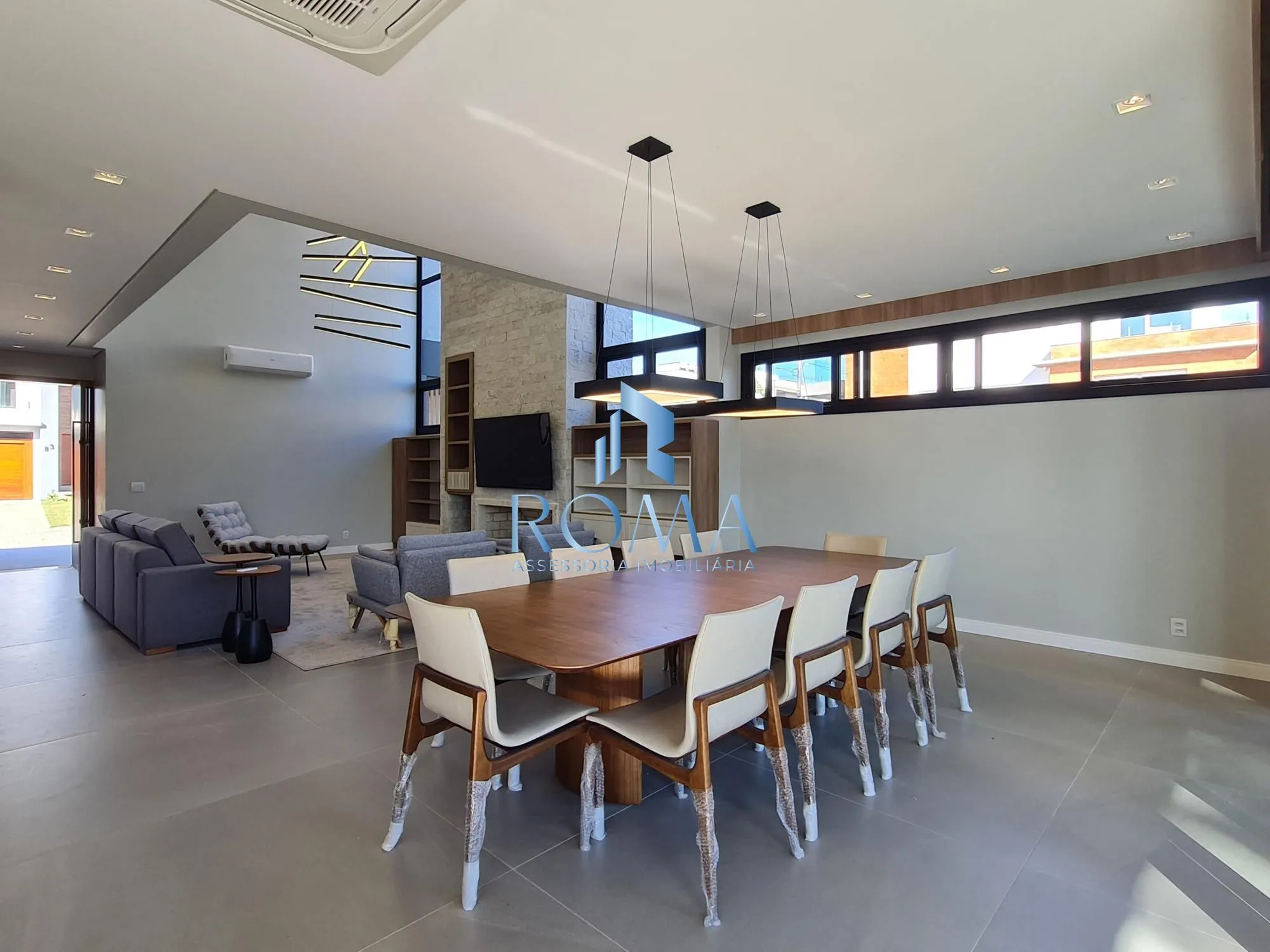 Imagem Casa de Alto Padrão no Condomínio Viareggio | 4 Suítes em Camobi, Santa Maria