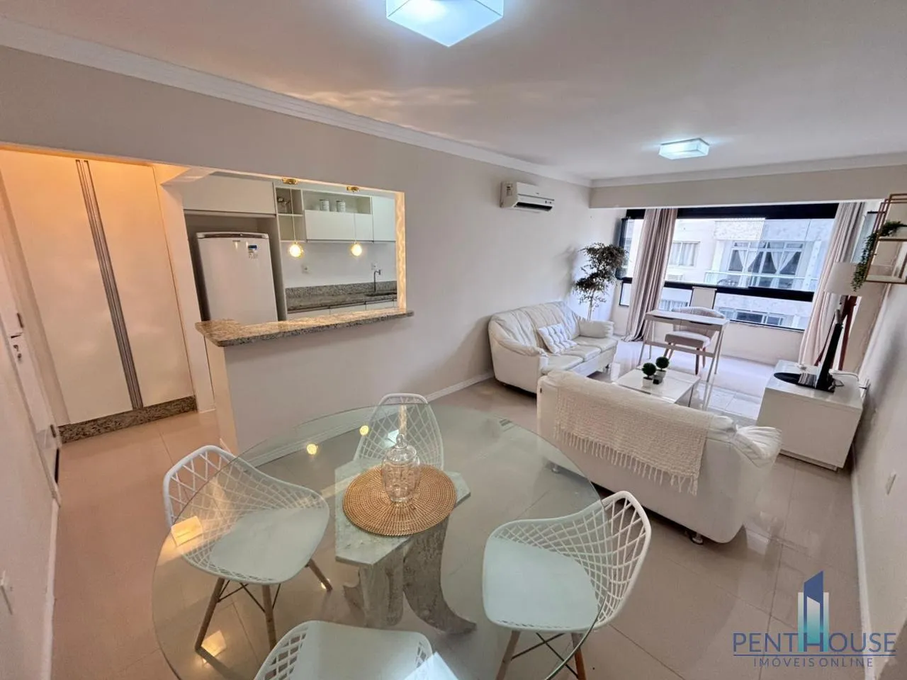 Imagem Apartamento Quadra Mar para Venda em Balneário Camboriú, CENTRO, 2 dormitórios, 1 suíte, 2 banheiros, 2 vagas