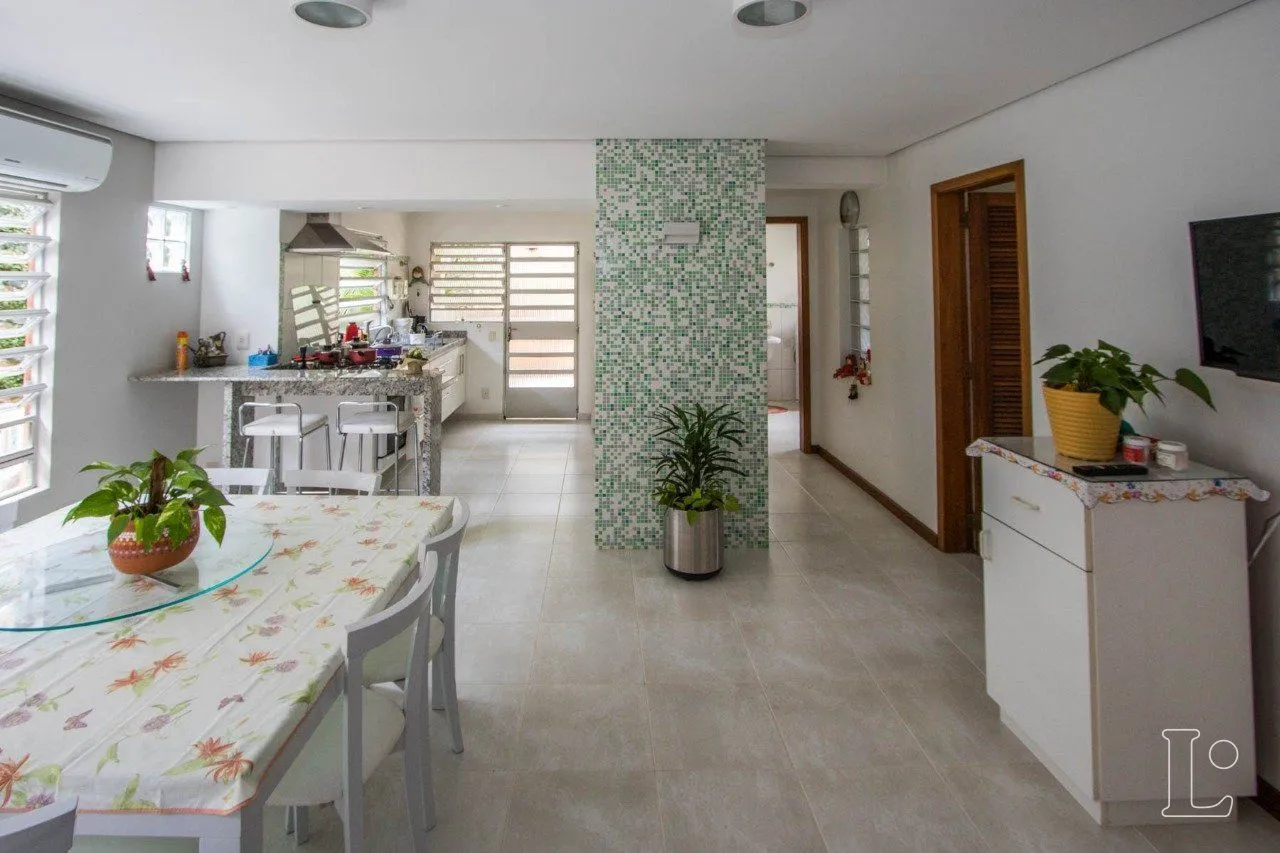 Imagem Casa para Venda - 416.89m², 4 dormitórios, sendo 1 suites, 5 vagas - Tristeza