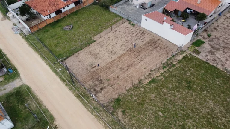 Imagem Terreno à venda em Garopaba-SC, bairro Areias de Palhocinha, 408m² de área. Adquira já!