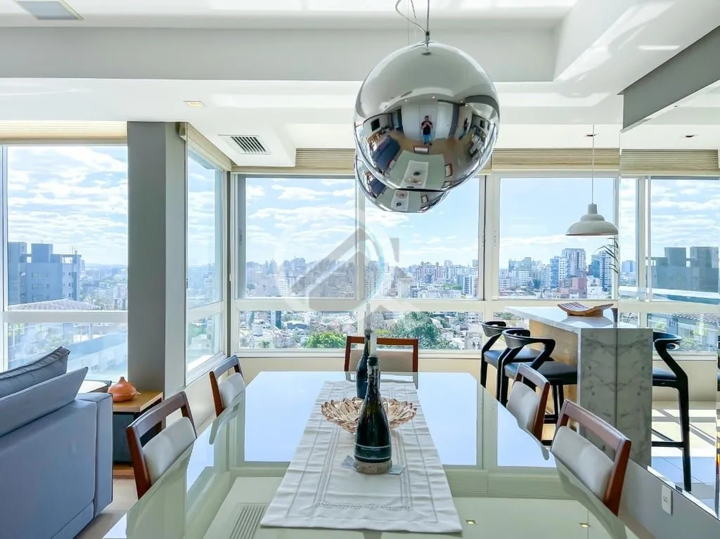 Imagem Apartamento semi mobiliado parte alta do bairro com vista! São 3 suítes todas com piso aquecidos (...