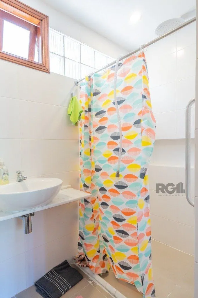 Imagem Casa com 4 dormitórios no bairro Gloria