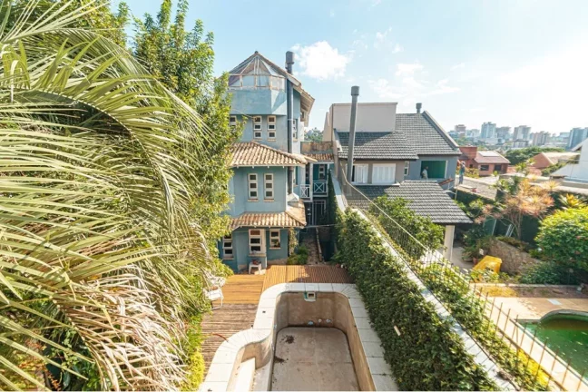 Imagem Casa para venda no bairro Chácara das Pedras em Porto Alegre