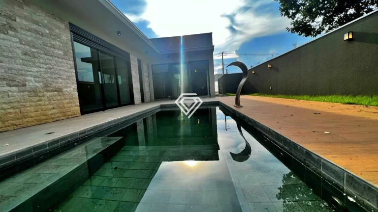 Imagem Casa 3 Suítes, + Escritório, 240 m² c/ lazer à venda no Condomínio Caribe