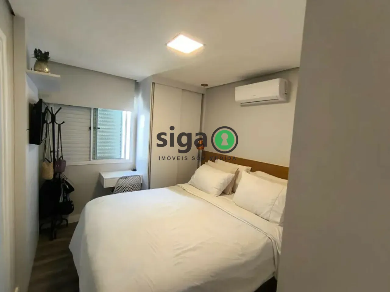 Imagem Casa sofisticada com jacuzzi privativa e acabamento contemporâneo.
