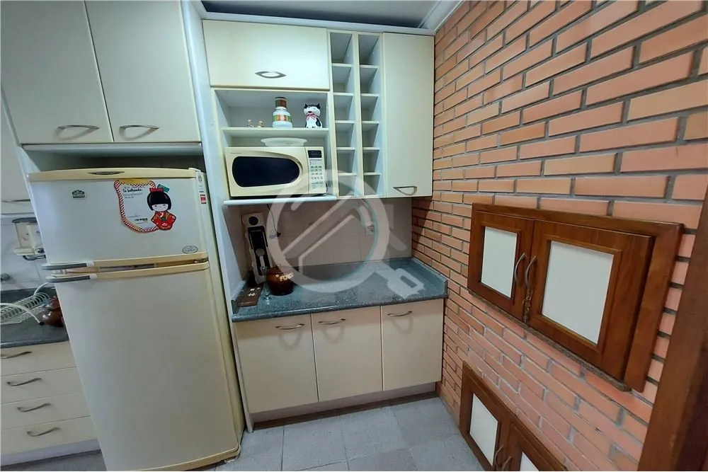 Imagem Apartamento, ensolarado de um dormitório, com peças amplas, semi-mobiliado, living dois ambientes,...