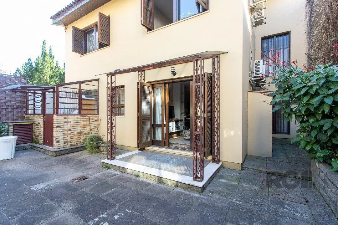 Imagem Casa tipo sobrado, com 3 dormitórios em Canoas
