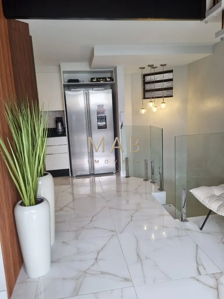 Imagem TRIPLEX FRENTE MAR NA PRAIA DOS INGLESES | FLORIANÓPOLIS Existem imóveis bonitos? E existem imóveis que despertam desejo no primeiro olhar.