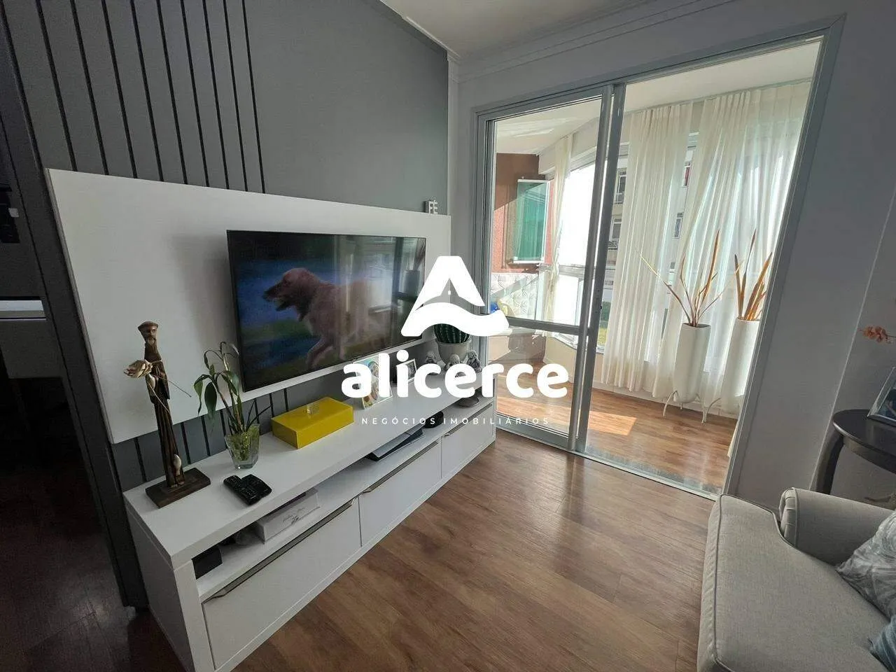 Imagem Apartamento à Venda - 3 Dorimitórios I 1 Suíte I Garagem Dupla i Semi mobiliado - no Coração do Estreito