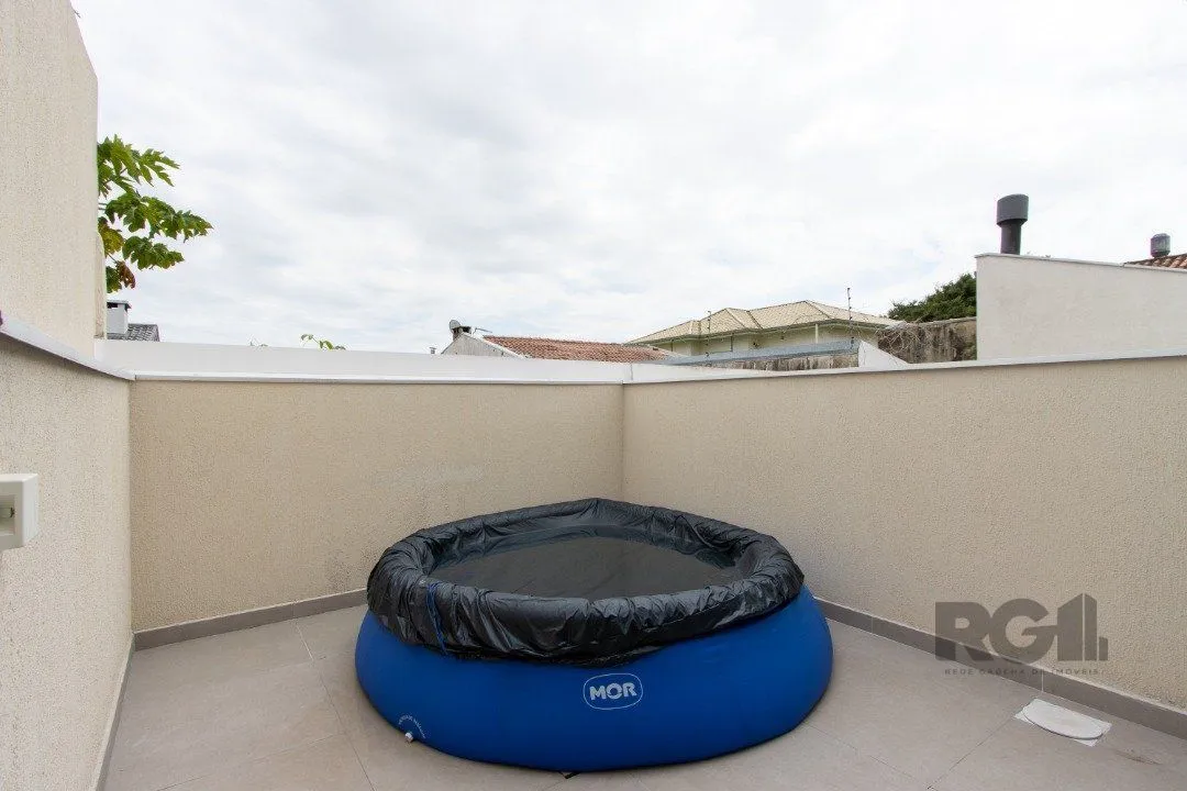 Imagem Sobrado com dois andares e área de terraço,