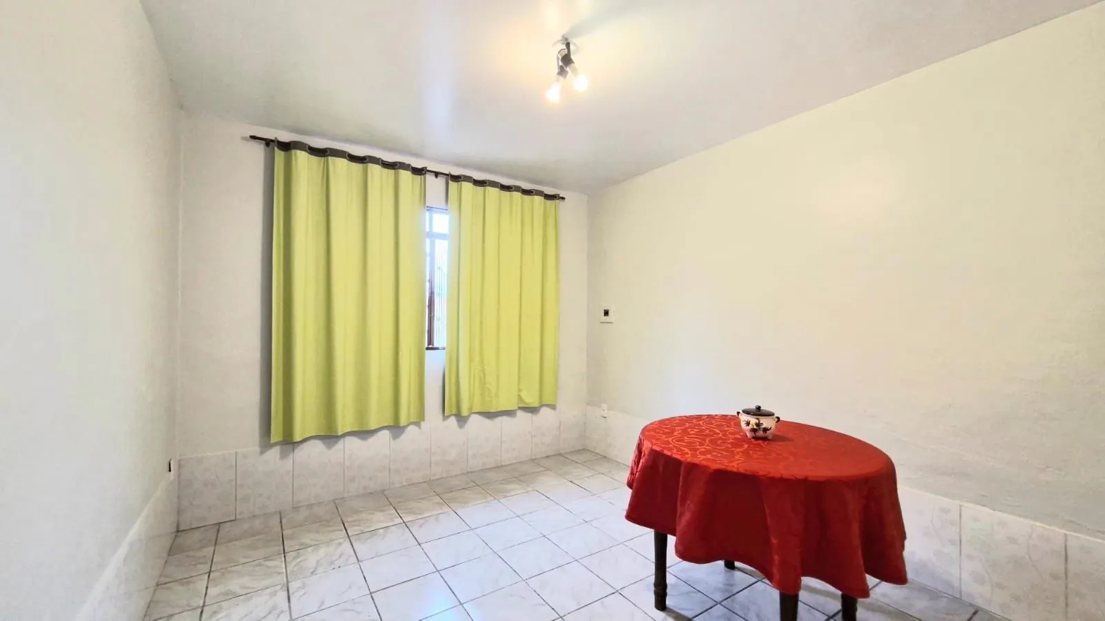 Imagem Casa a venda com 3 dormitórios no Centro de Guaíba.