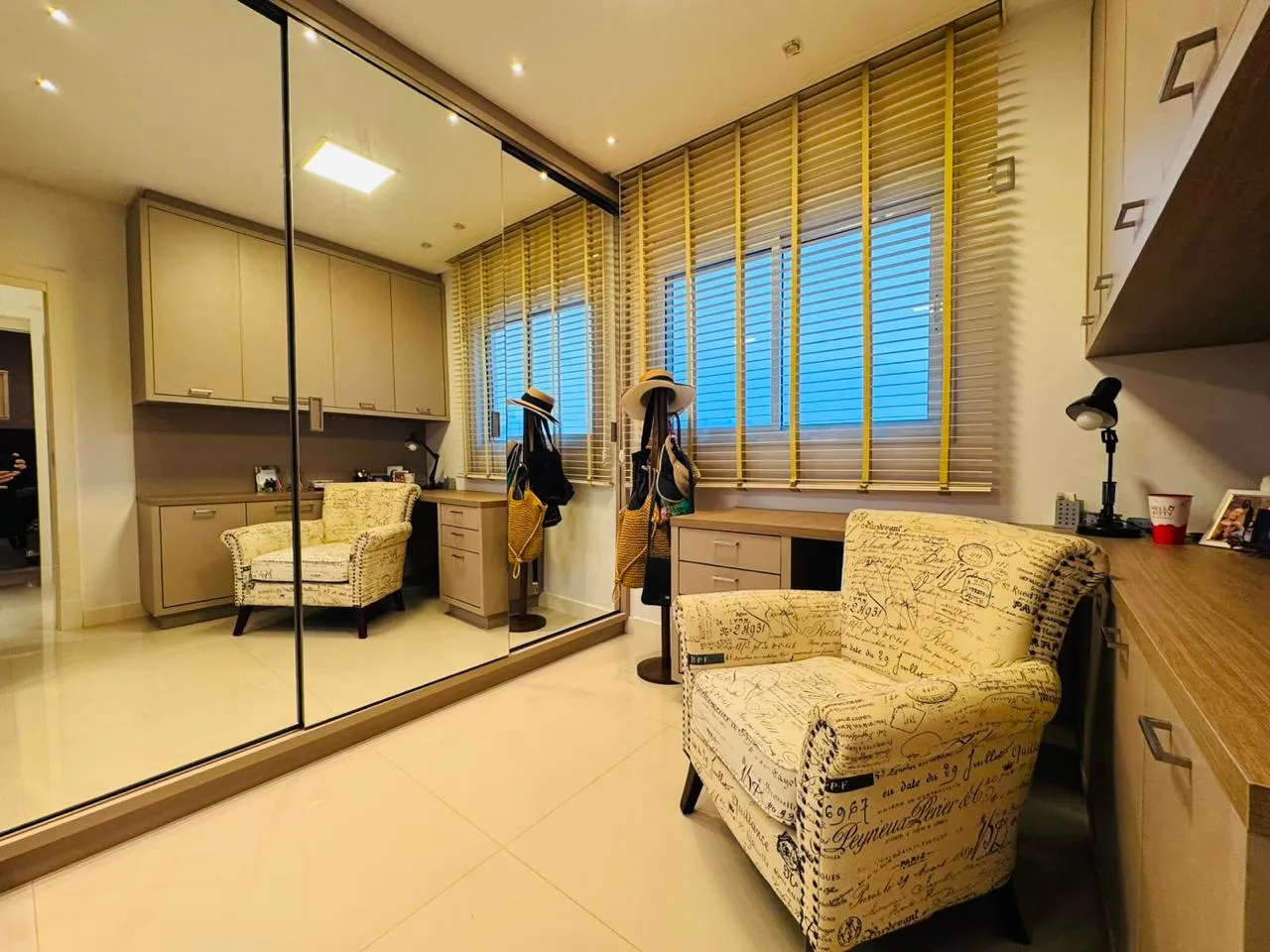 Imagem Apartamento com vista para o mar à venda com 137m2 por R$ 3.000.000,00