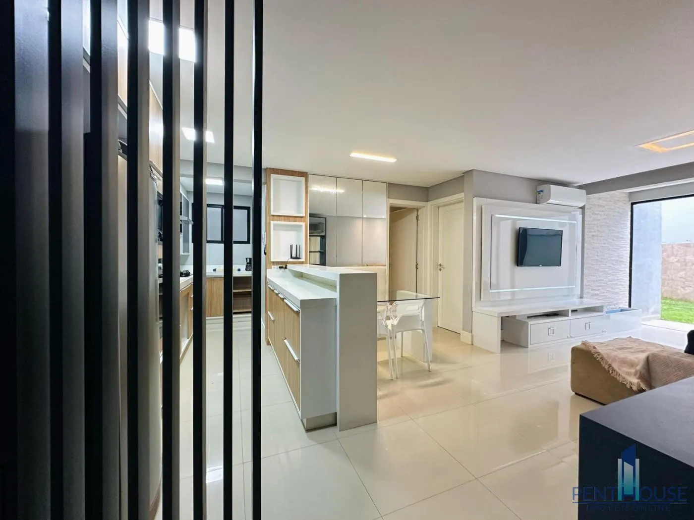 Imagem Apartamento com Terraço para Venda em Balneário Camboriú, Praia dos Amores, 2 dormitórios, 2 suítes, 3 banheiros, 2 vagas