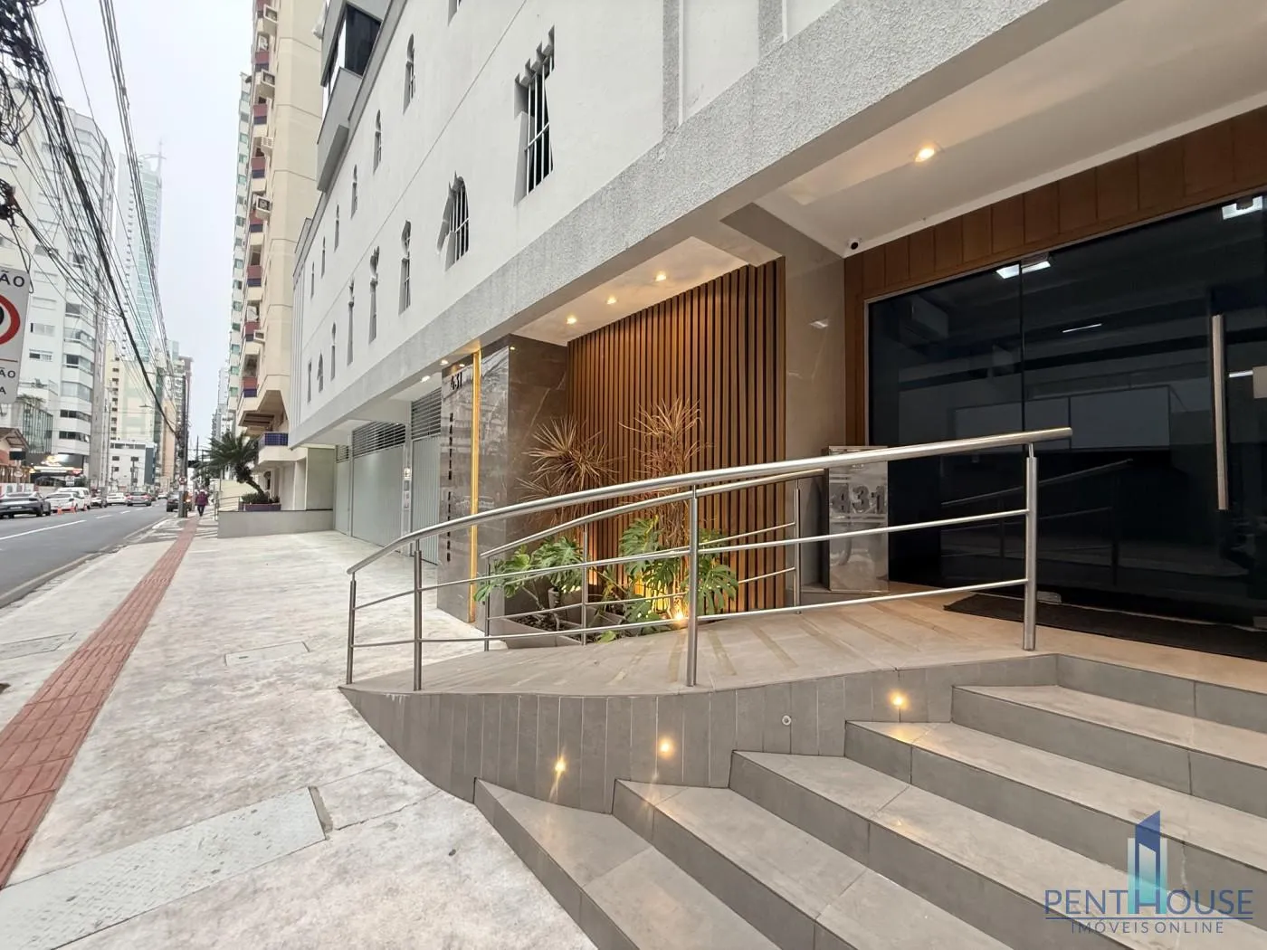 Imagem Apartamento Zona Central para Venda em Balneário Camboriú, CENTRO, 2 dormitórios, 1 banheiro, 1 vaga