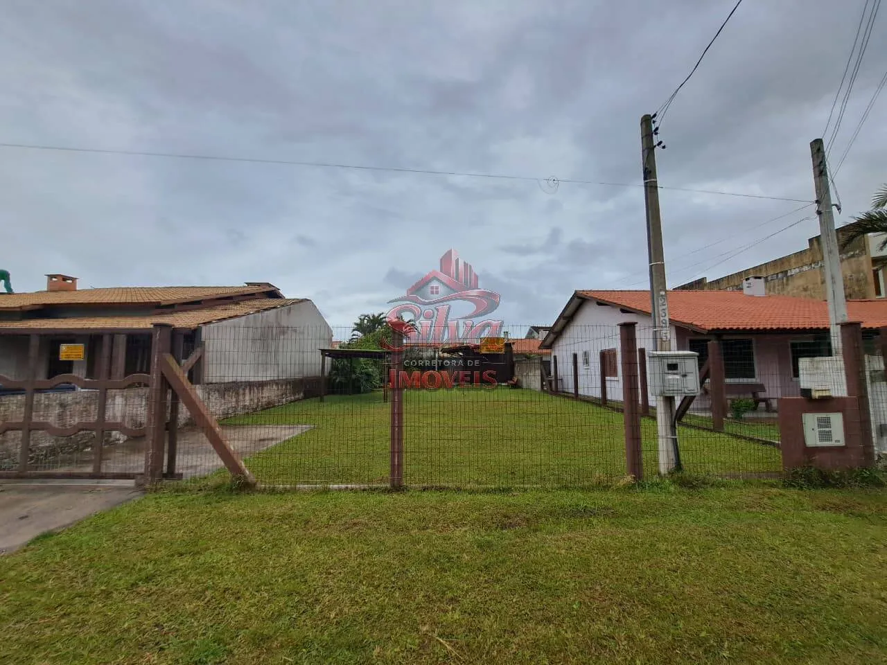 Imagem Terreno 360m² com piscina no Centro de Imbé