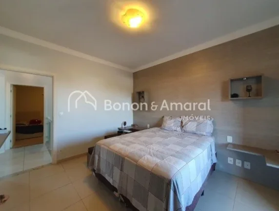 Imagem Em Valinhos, encontra-se esta encantadora casa em um condomínio tranquilo, cercada por área verde ...