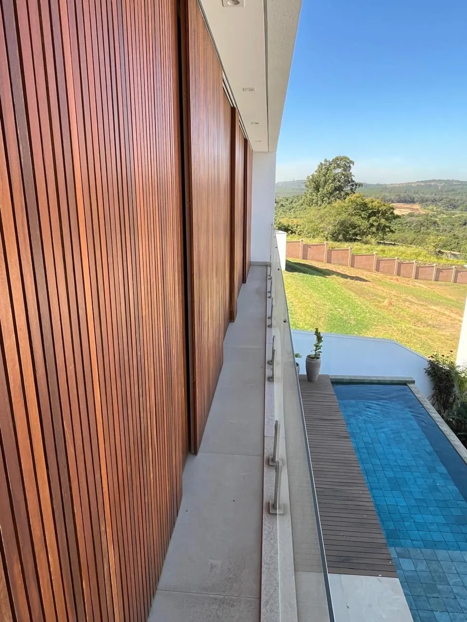 Imagem Casa de Luxo Decorada em Alphaville Nova Esplanada IV ? Vista para a Reserva e Porteira Fechada