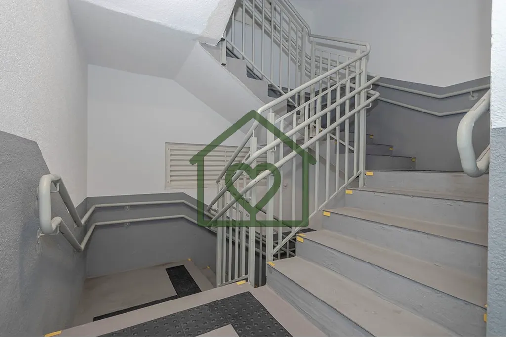 Imagem Apartamento no Jardim Lindóia em Porto Alegre com 53,20 m2 privativos localizado no 7º andar com v...