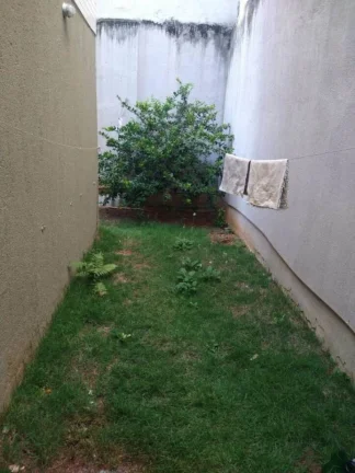 Imagem Excelente apartamento com área privativa em formato de 'U" com árvores.....