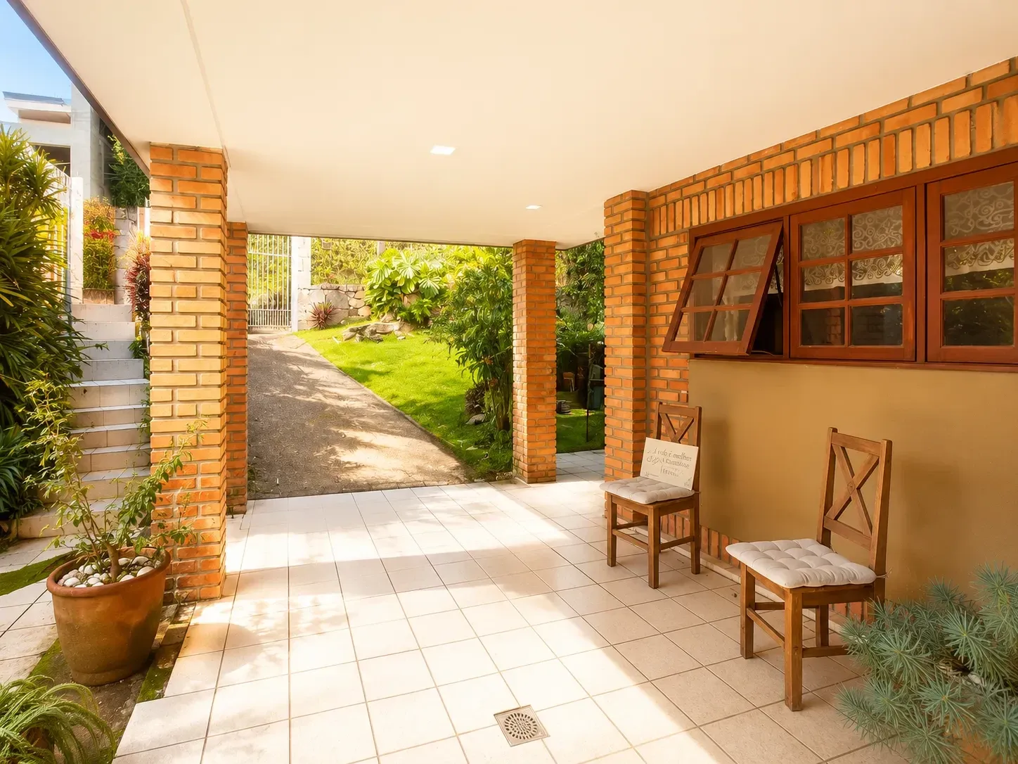 Imagem Sobrado com 4 Quartos à Venda, Locação ou Temporada, 266 m² em João Paulo - Florianópolis