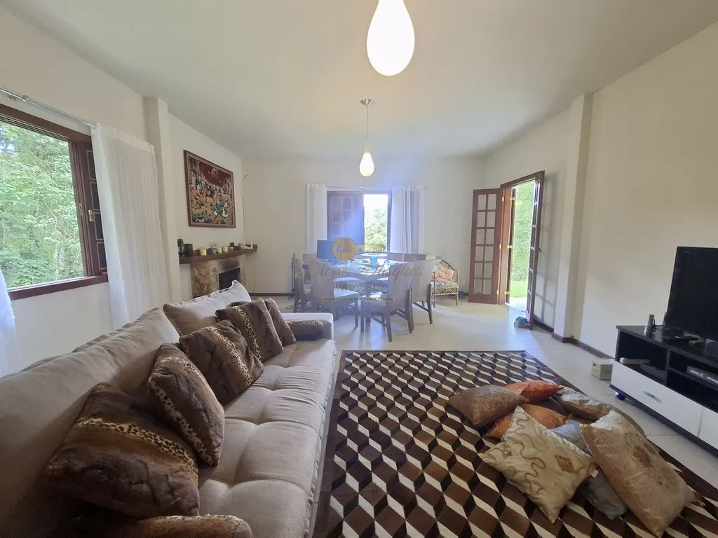 Imagem Casa em Condomínio para Venda em Teresópolis / RJ no bairro Três Córregos