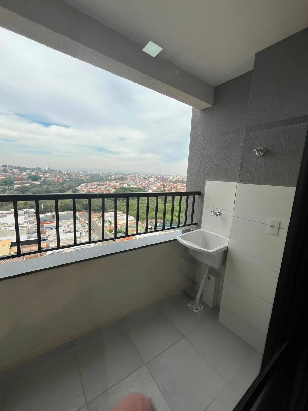 Imagem Apartamento à venda no Mirante Ipanema, Caguassu, com 46m², 2 quartos, varanda, andar alto, piscina e lazer completo. Aceita financiamento e FGTS.