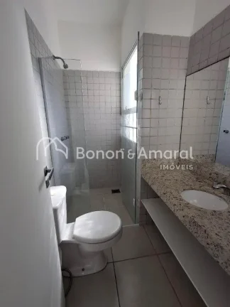 Imagem Casa em condomínio para locação - com 3 quartos sendo uma suíte. O imóvel conta com sala para 2...