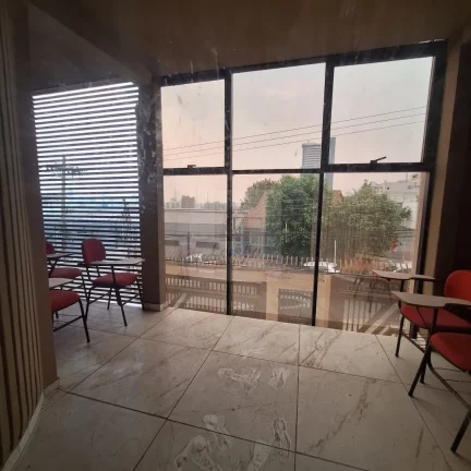 Imagem Prédio Comercial de Alto Padrão para Locação em Cuiabá-MT, Bairro Bosque da Saúde: 16 Salas, 17 Banheiros, 750m² de Área.