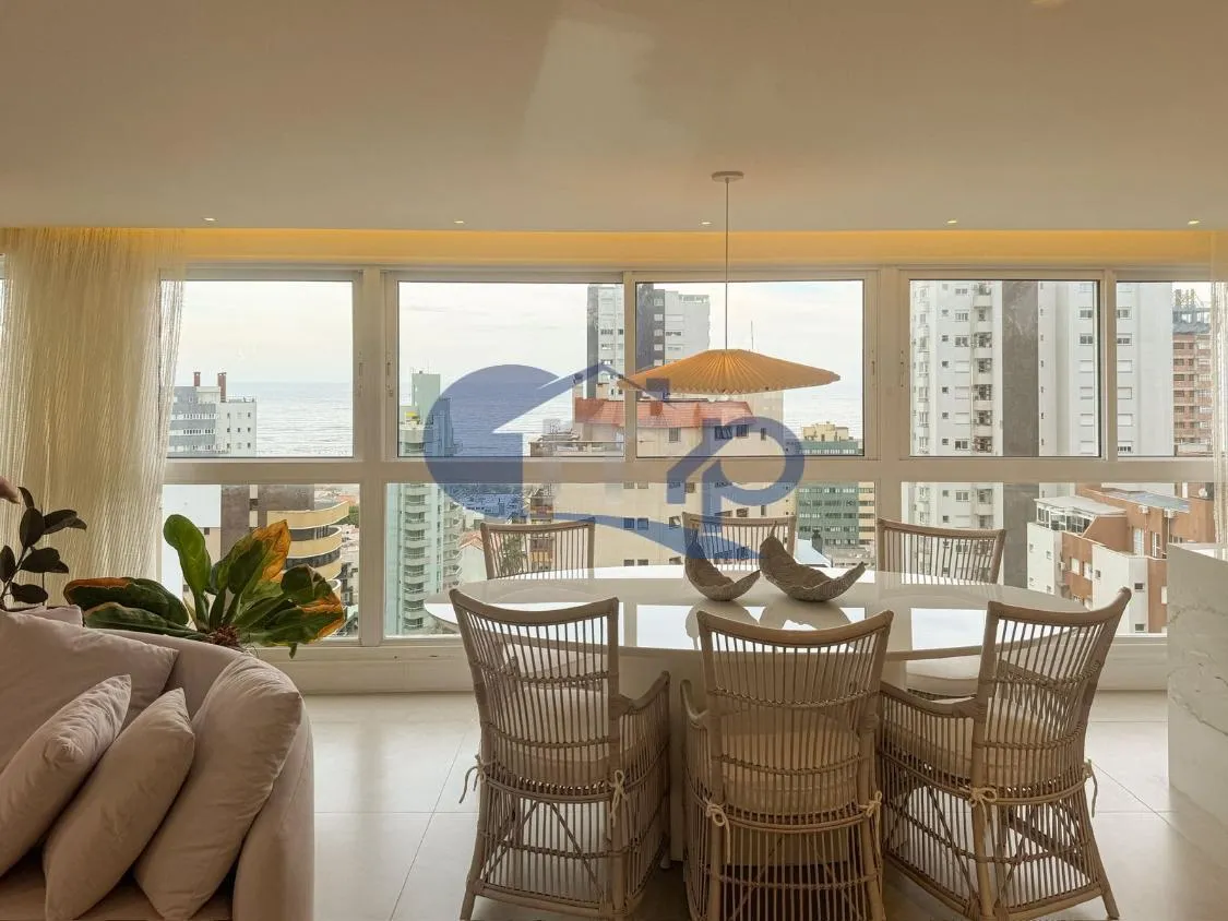Imagem Apartamento á venda com 3 dormitórios no centro de Torres/RS