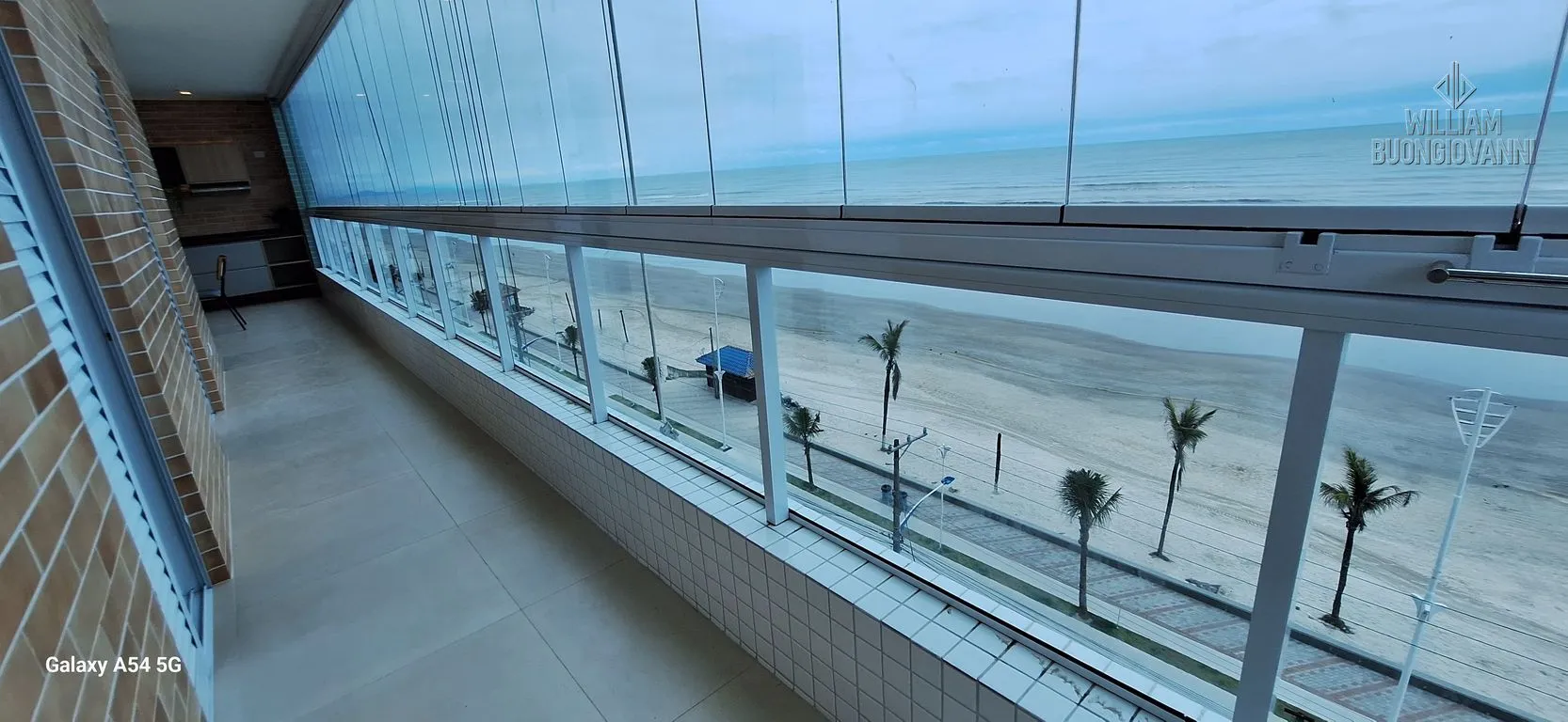 Imagem Apartamento 3 dormitórios sendo 1 suíte + lavabo frente mar em Mongaguá