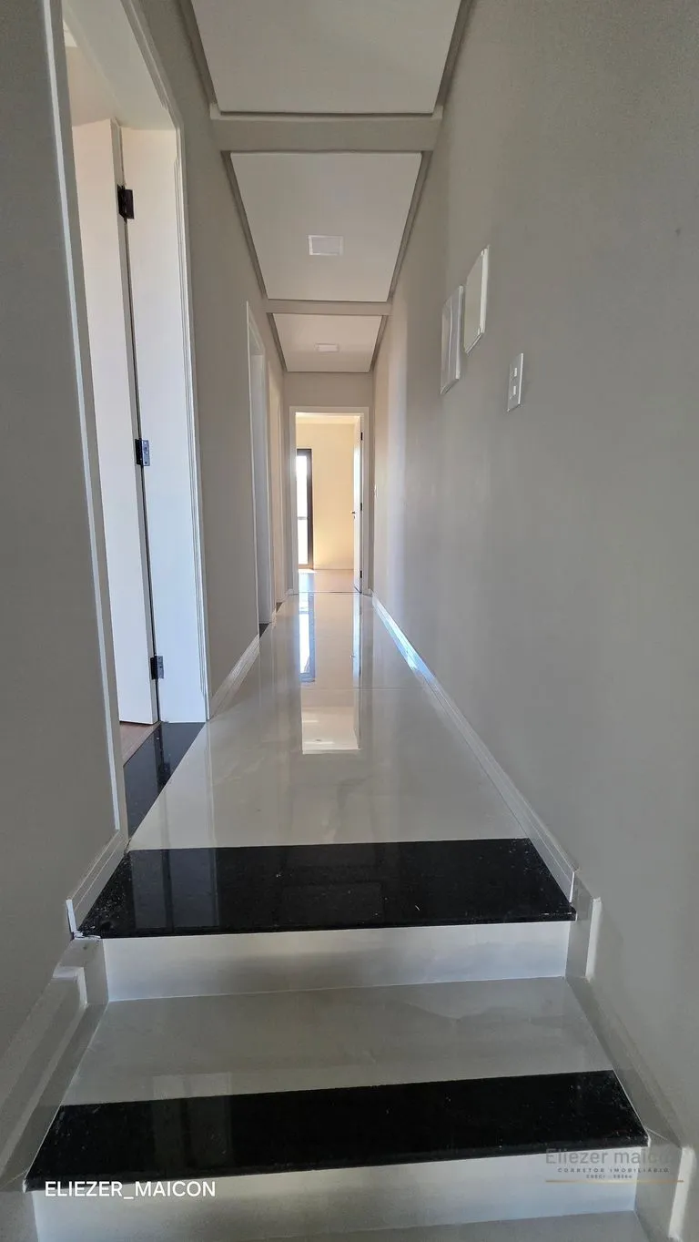 Imagem Sobrado à Venda com 3 quartos no Jardim das Acácias, Poços de Caldas - MG