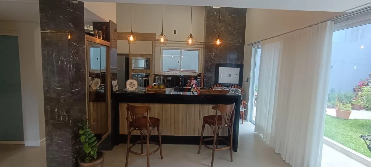 Imagem Sobrado à Venda em Bonsucesso 3 Quartos Suíte com Hidro e Energia Solar