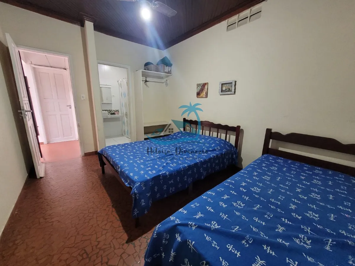 Imagem Excelente casa térrea com 5 dormitórios a venda à 200 metros da orla do Itaguá em Ubatuba.