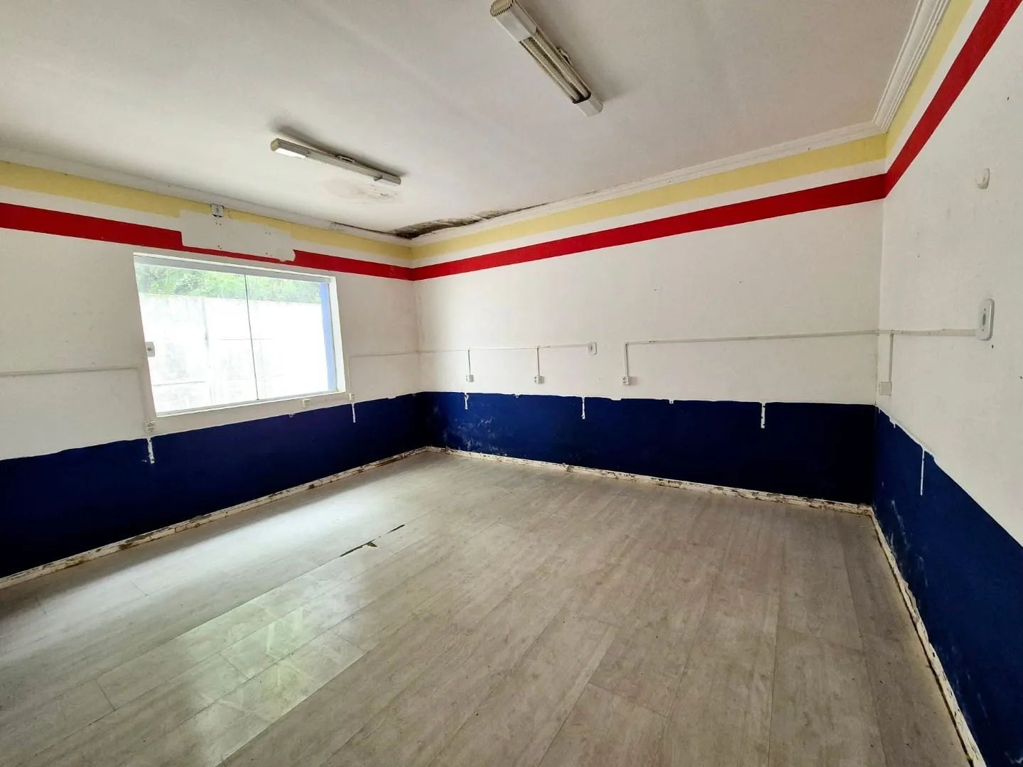 Imagem Imóvel Comercial Exclusivo no Centro de Pindamonhangaba com Estrutura Versátil e Localização Estratégica!