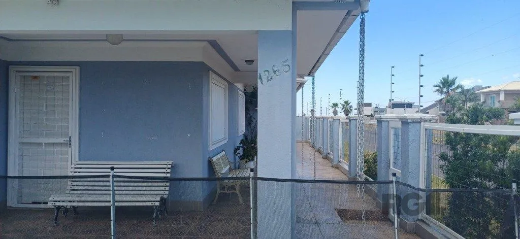 Imagem Ótima casa com 4 dormitórios na Praia de Atlântida Sul (Osório-RS)