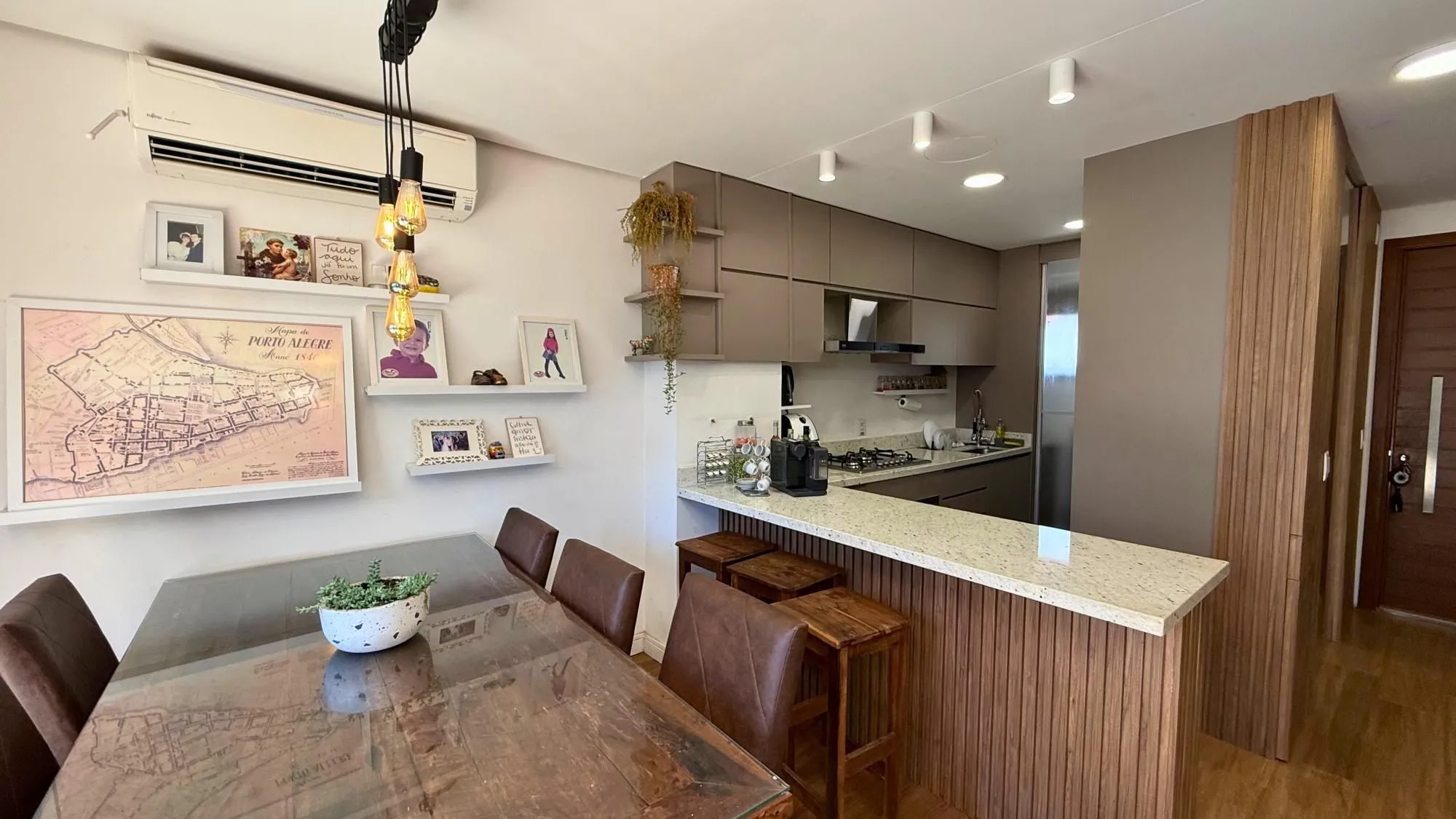 Imagem Casa em condomínio com 3 suítes à venda - Jardim Planalto, Porto Alegre