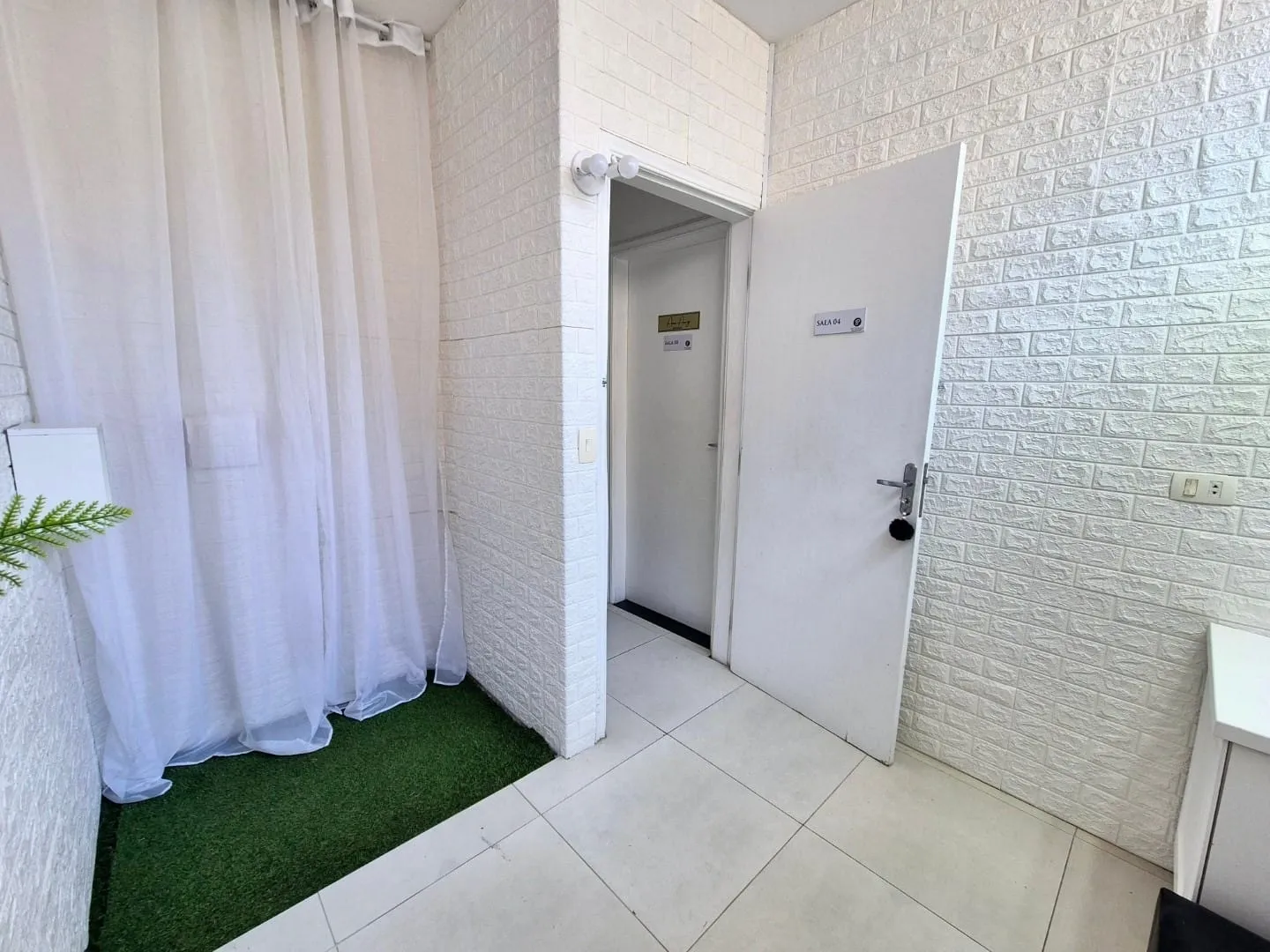 Imagem Sala Comercial para Locação 8M², Centro, Pindamonhangaba - SP