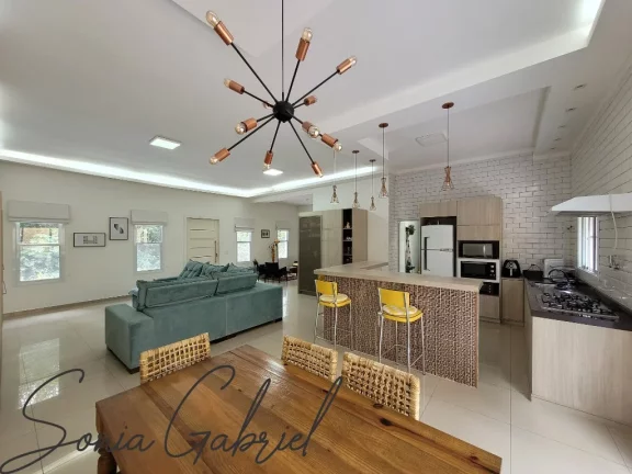 Imagem Imperdível: Casa em Condomínio à Venda em Vinhedo-SP, 3 Quartos, 1 Suíte, 3 Salas, 3 Banheiros, 5 Vagas e 253m²!