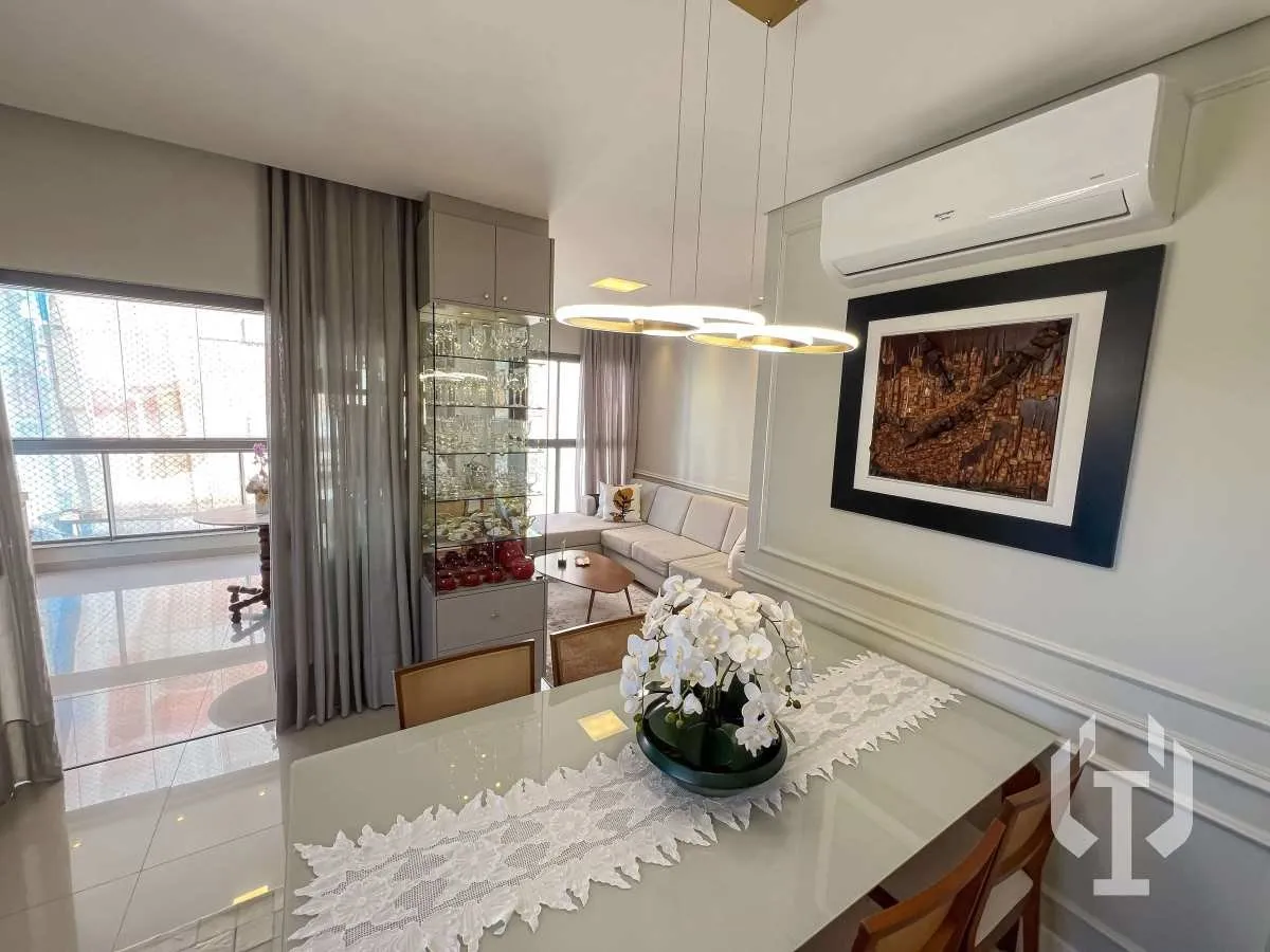 Imagem Apartamento mobiliado de 3 suítes e 2 vagas de garagem no Centro de Itapema
