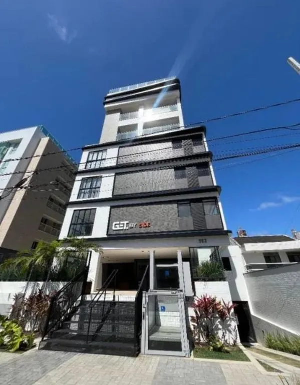 Imagem Loft moderno no Bessa, a 50m do mar, com suíte climatizada, coworking, piscina e segurança 24h.